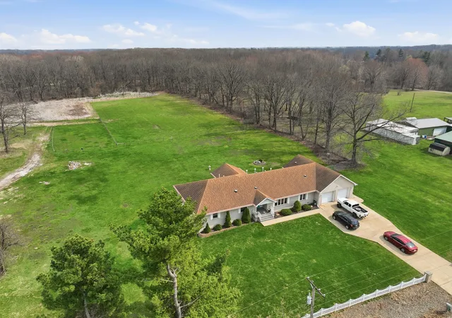 3rd image of 1251 N Mineral Springs Rd, Chesterton, IN 46304 | MLS# 836158