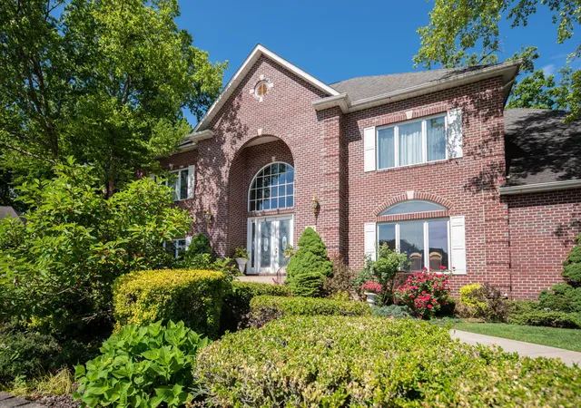 3rd image of 7412 Forest Ridge Dr, Schererville, IN 46375 | MLS# 836417