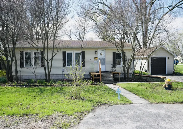 Homes for sale in North Judson, IN | 511 W Vine St, North Judson, IN 46366 | MLS# 836904