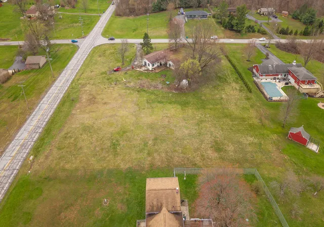 5th image of 706 Meridian Rd, Valparaiso, IN 46385 | MLS# 836608