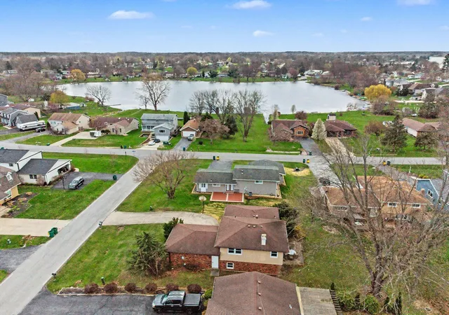 Photo 3 of Single family home for sale at 1379 Leeward Rd, Crown Point, IN 46307 | MLS# 836638 | Listing updated on 2026-10-14