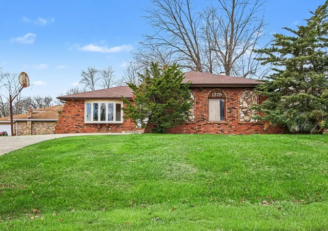Photo 2 of Single family home for sale at 1379 Leeward Rd, Crown Point, IN 46307 | MLS# 836638 | Listing updated on 2026-10-14