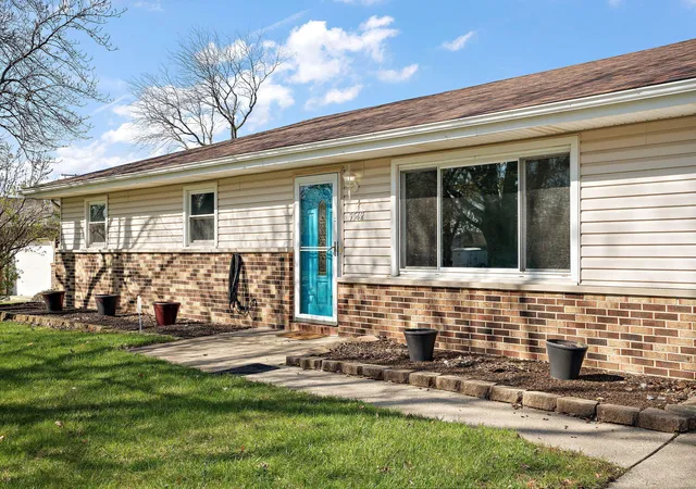 Photo 1 of Single family home for sale at 9542 Roosevelt Pl, Crown Point, IN 46307 | MLS# 836682 | Listing updated on 2026-09-20