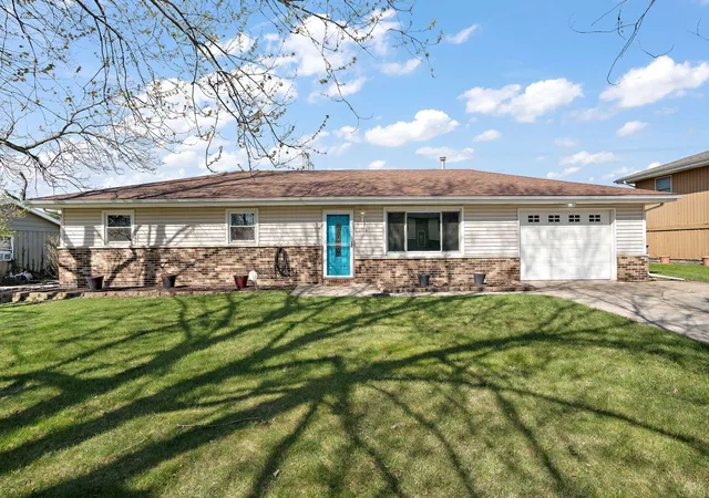 Photo 2 of Single family home for sale at 9542 Roosevelt Pl, Crown Point, IN 46307 | MLS# 836682 | Listing updated on 2026-09-20