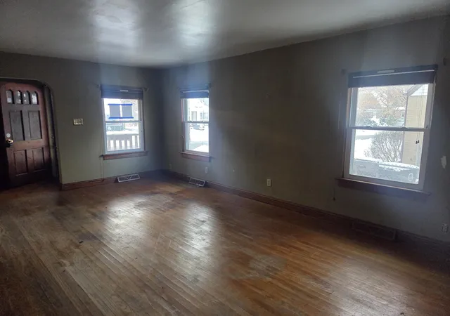 Photo 4 of Sale Pending at 7 Beverly Blvd, Hobart, IN 46342 | MLS# 836695 | Listing updated on 2026-07-17