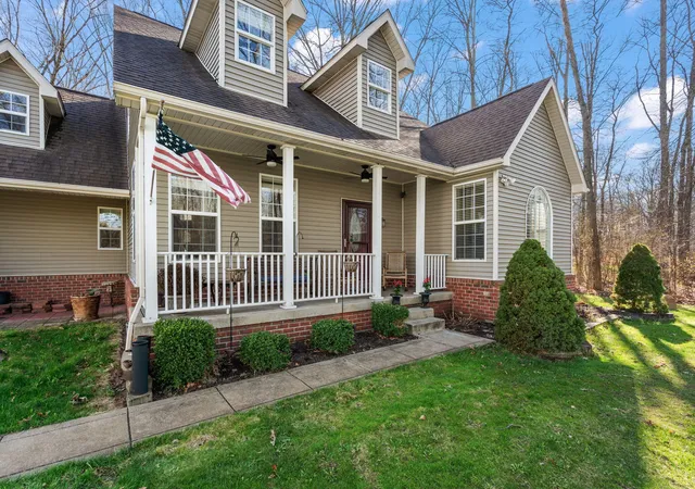 2nd image of 228 W Papillon Dr, Valparaiso, IN 46385 | MLS# 837301