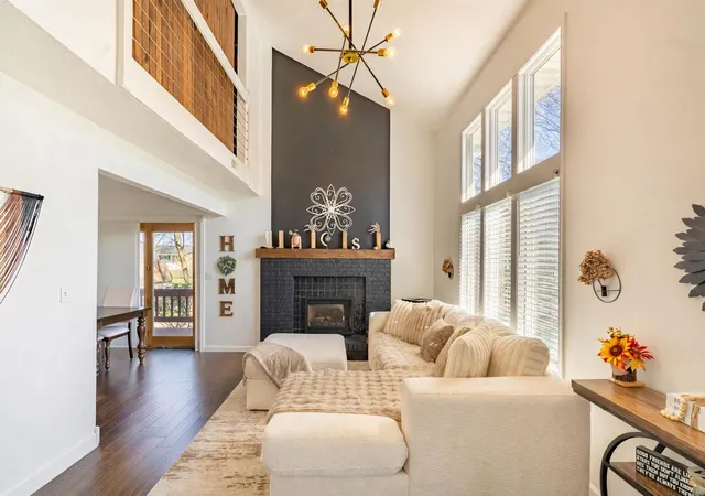 Photo 2 of Condo for sale at 607 Weatherwood Ln, Valparaiso, IN 46383 | MLS# 836719 | Listing updated on 2026-09-15