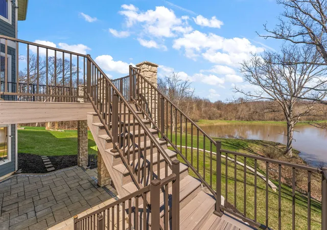 3rd image of 359 W Sandhurst Dr, Valparaiso, IN 46385 | MLS# 836878