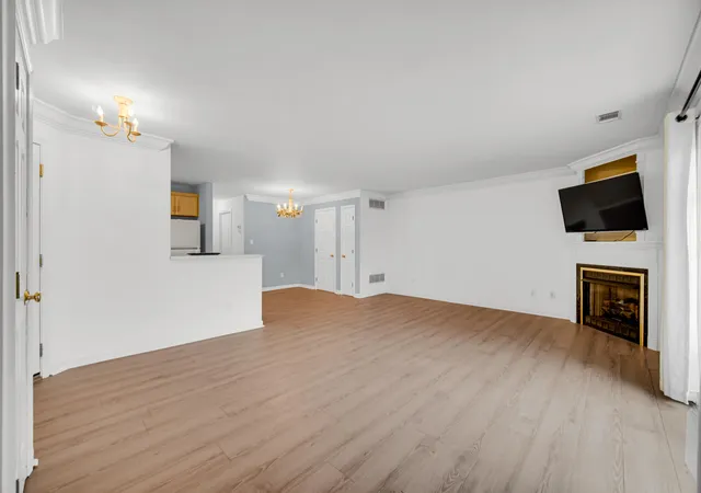 3rd image of 2649 Georgetowne #B2, Highland, IN 46322 | MLS# 836988