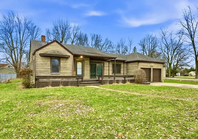 Photo 1 of Single family home for sale at 1107 W 62nd Place, Merrillville, IN 46410 | MLS# 836882 | Listing updated on 2026-09-12