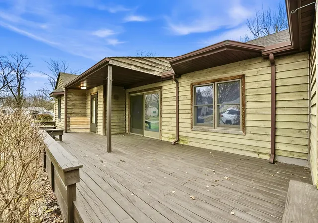 Photo 2 of Single family home for sale at 1107 W 62nd Place, Merrillville, IN 46410 | MLS# 836882 | Listing updated on 2026-09-12
