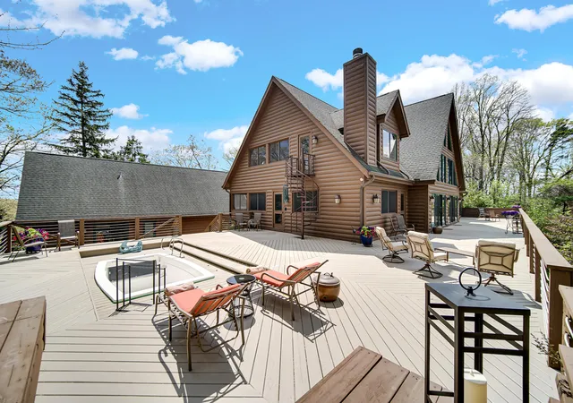 3rd image of 12 Ridge Dr, Chesterton, IN 46304 | MLS# 838495