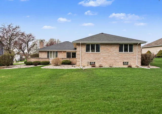 17th image of 9241 Monix Dr, Saint John, IN 46373 | MLS# 836948