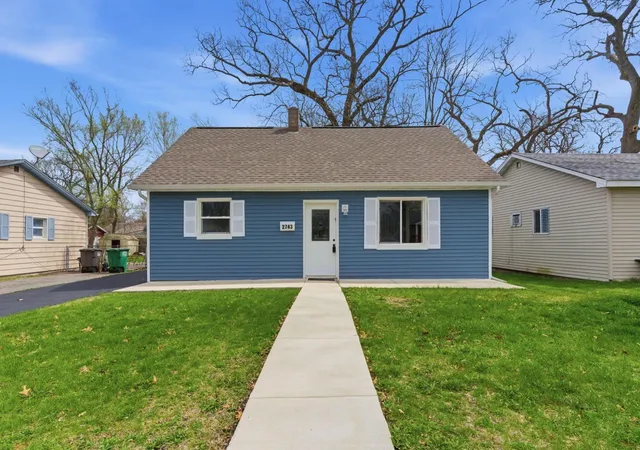 Homes for sale in Lake Station, IN | 2743 Henry St, Lake Station, IN 46405 | MLS# 837177