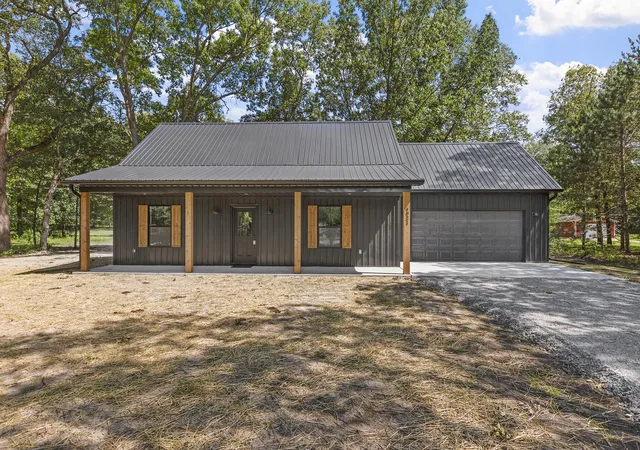 Homes for sale in De Motte, IN | 4021 E Porter St, De Motte, IN 46310 | MLS# 837076