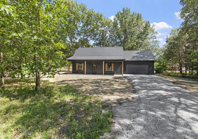 Homes for sale in De Motte, IN | 4021 E Porter St, De Motte, IN 46310 | MLS# 837076