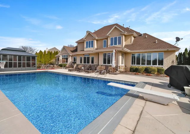 3rd image of 1667 Chalone Ct, Crown Point, IN 46307 | MLS# 837186