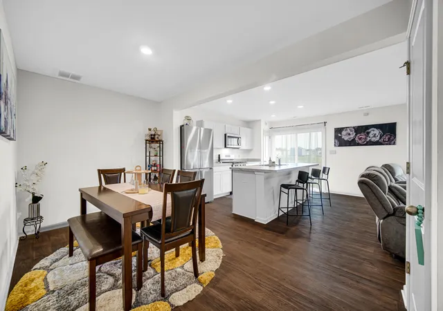 5th image of 209 Aviana Ave, Hobart, IN 46342 | MLS# 837168