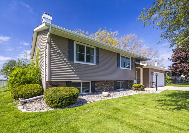 Photo 2 of Single family home for sale at 2672 E State Rd 4, La Porte, IN 46350 | MLS# 838551 | Listing updated on 2026-09-19