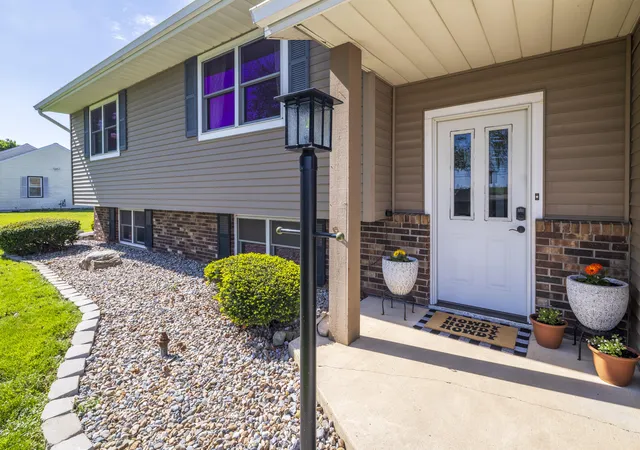 Photo 3 of Single family home for sale at 2672 E State Rd 4, La Porte, IN 46350 | MLS# 838551 | Listing updated on 2026-09-19