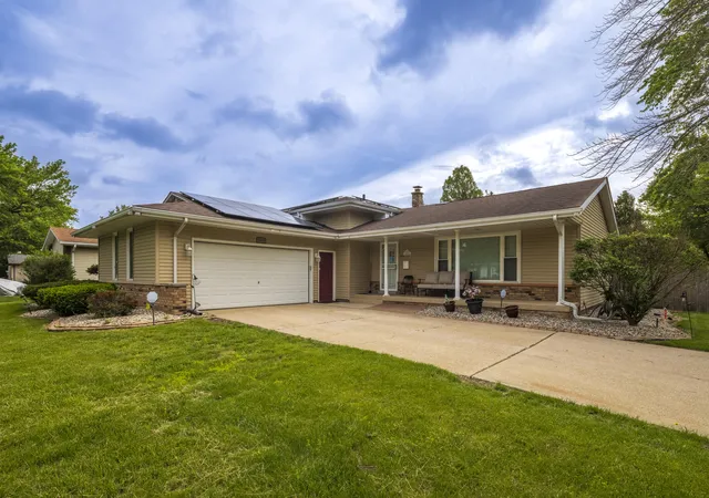 1st image of 9619 Greenwood Ave, Munster, IN 46321 | MLS# 840351