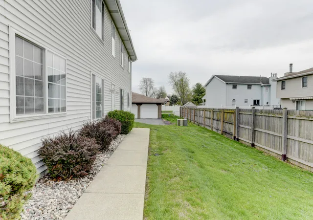image of 1315 Woodhollow Ct, Schererville, IN 46375 | MLS# 837270