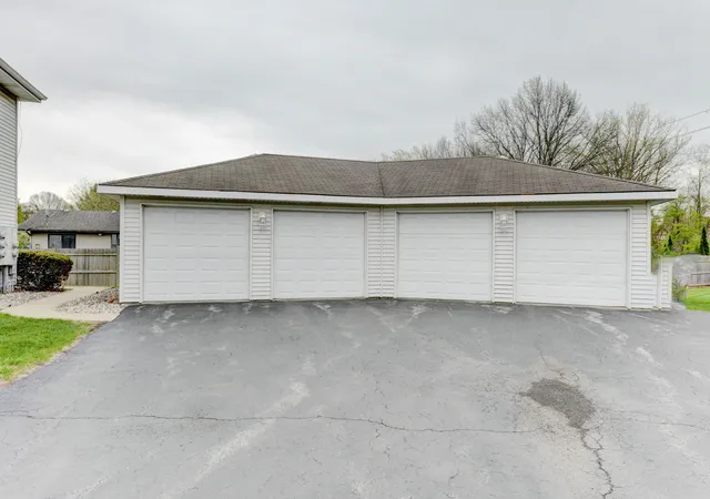 image of 1315 Woodhollow Ct, Schererville, IN 46375 | MLS# 837270