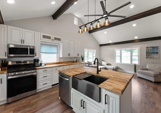 2nd image of 355 S Howard St, Gary, IN 46403 | MLS# 837557