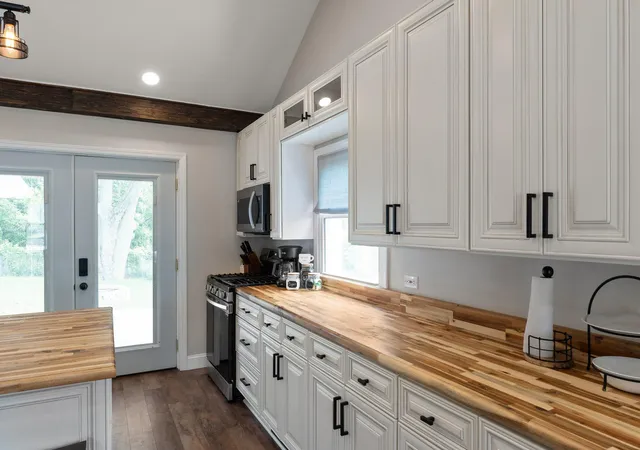 4th image of 355 S Howard St, Gary, IN 46403 | MLS# 837557