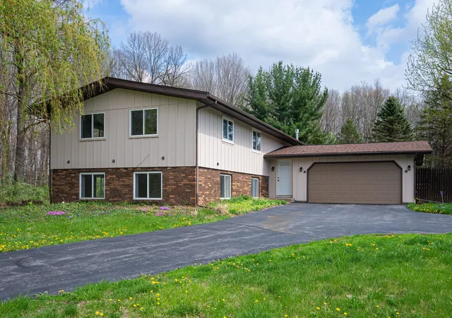 1st image of 831 Opal Dr, Valparaiso, IN 46383 | MLS# 837330