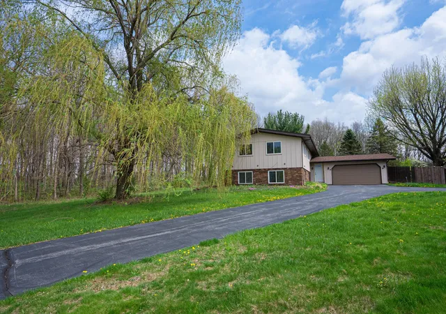 3rd image of 831 Opal Dr, Valparaiso, IN 46383 | MLS# 837330