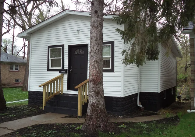3rd image of 4173 Jackson St, Gary, IN 46408 | MLS# 837383