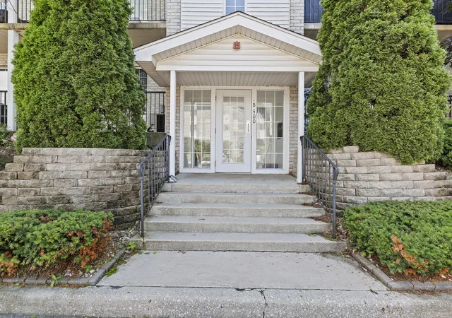 2nd image of 400 Sturdy Rd #5b, Valparaiso, IN 46383 | MLS# 841310