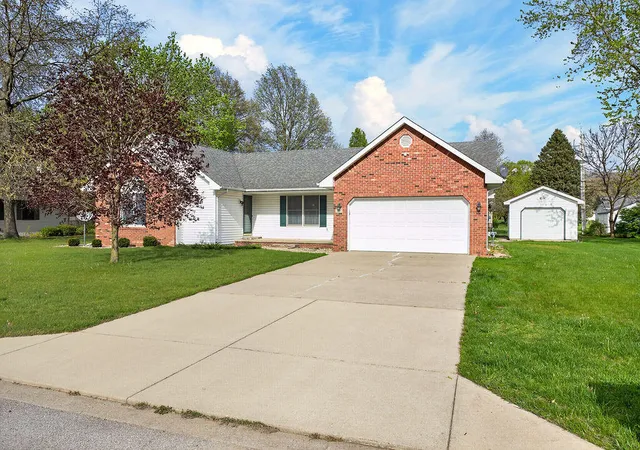Homes for sale in De Motte, IN | 1929 Kapok St Sw, De Motte, IN 46310 | MLS# 837607