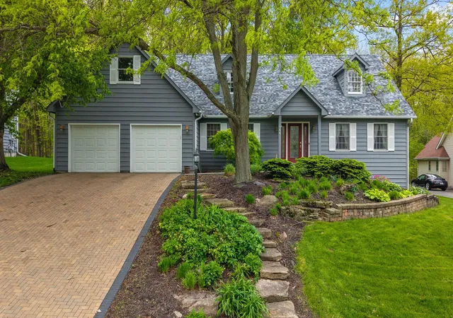 2nd image of 144 Westchester Ln, Valparaiso, IN 46385 | MLS# 838708