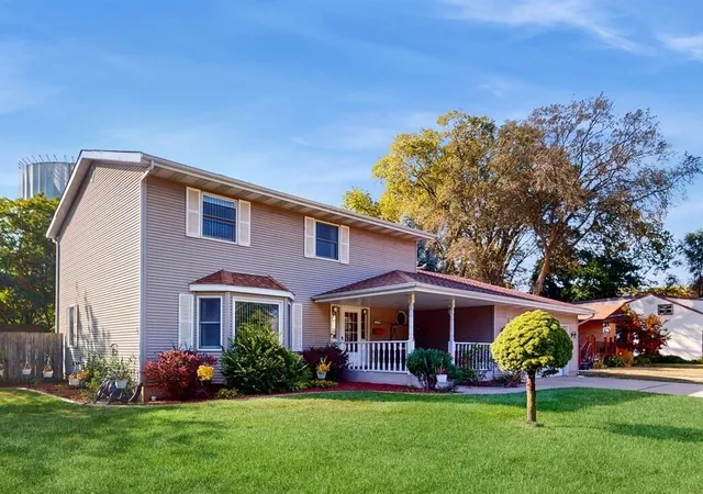 1st image of 8844 Oakwood Ave, Munster, IN 46321 | MLS# 837632