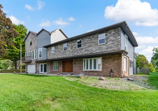 2nd image of 2212 Elm Tree Ln, Crown Point, IN 46307 | MLS# 837660
