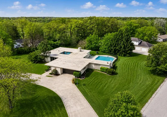 3rd image of 102 Sylvan Dr, Valparaiso, IN 46385 | MLS# 839195