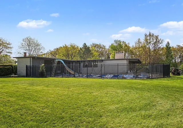 5th image of 102 Sylvan Dr, Valparaiso, IN 46385 | MLS# 839195