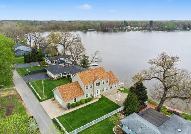 Homes for sale in Walkerton, IN | 107 Lakeview Dr #A, Walkerton, IN 46574 | MLS# 837789