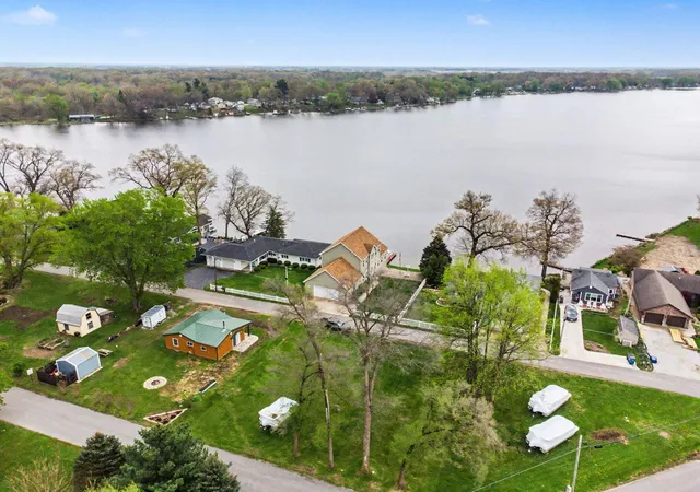 Homes for sale in Walkerton, IN | 107 Lakeview Dr #A, Walkerton, IN 46574 | MLS# 837789