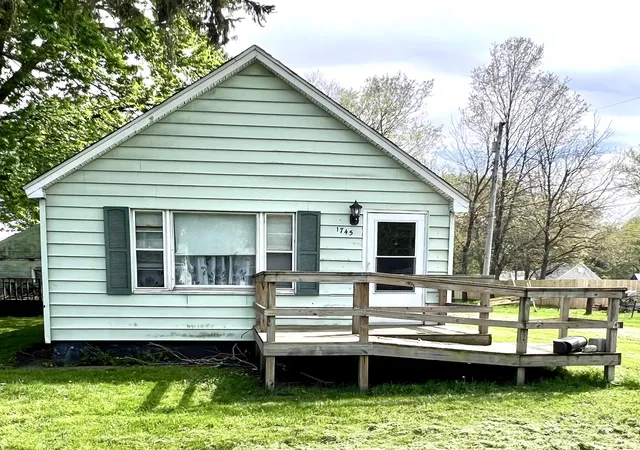 Homes for sale in Lake Station, IN | 1745 E 24th Ave, Lake Station, IN 46405 | MLS# 837887