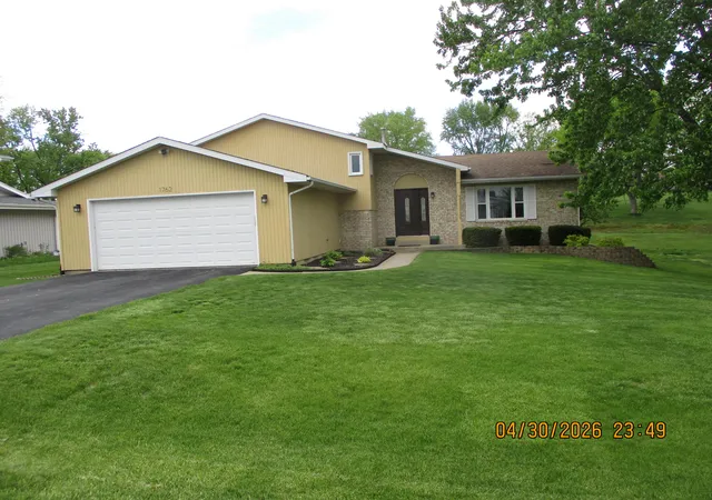 2nd image of 1762 Broadacre Rd, Crown Point, IN 46307 | MLS# 838125
