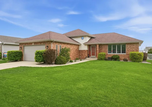 Homes for sale in Schererville, IN | 6587 Arrowhead Dr, Schererville, IN 46375 | MLS# 838027