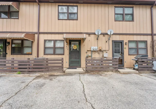 Homes for sale in Schererville, IN | 854 Jordan Cir, Schererville, IN 46375 | MLS# 838151