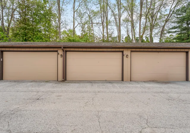 Homes for sale in Schererville, IN | 854 Jordan Cir, Schererville, IN 46375 | MLS# 838151