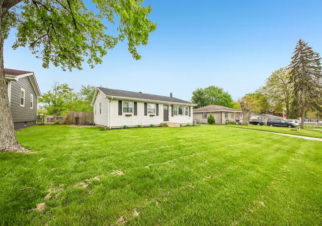 Homes for sale in Schererville, IN | 1906 Edison St, Schererville, IN 46375 | MLS# 838074