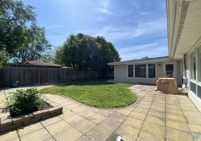 3rd image of 8143 Howard Ave, Munster, IN 46321 | MLS# 841281