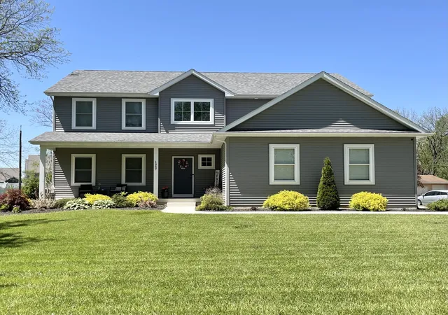 2nd image of 1957 Hickory Dr, Hobart, IN 46342 | MLS# 838919