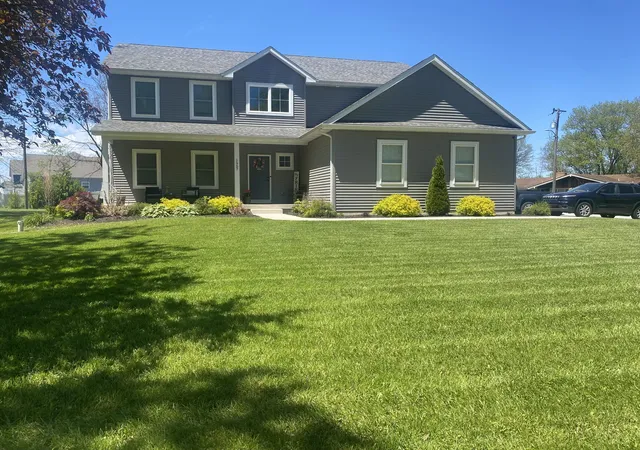 1st image of 1957 Hickory Dr, Hobart, IN 46342 | MLS# 838919